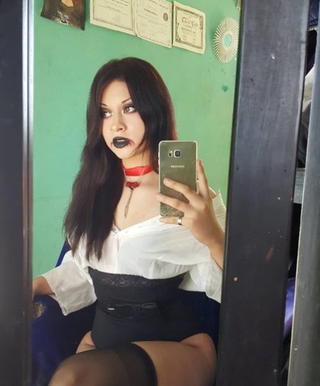 Ivon Gallardo かわいいスター 写真