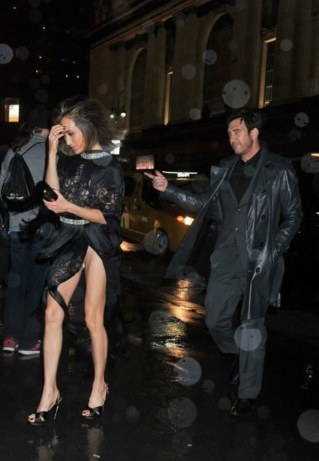 Maggie Q 裸のスター 写真
