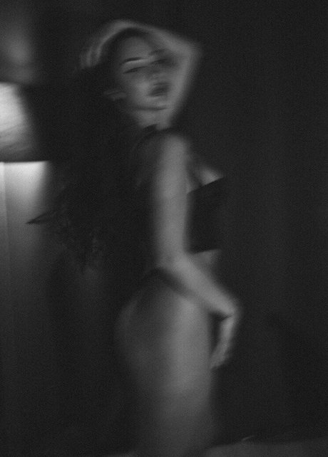 Kristina Azaronak 美しいスター 写真