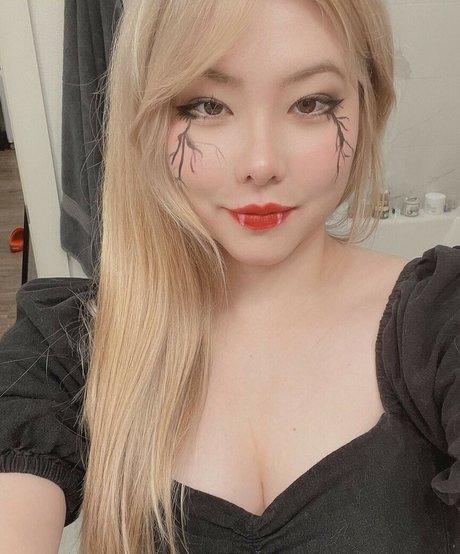 Julia Nakamura xxxモデル 写真