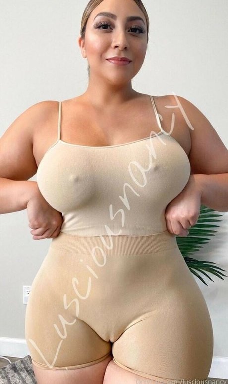 Nancy Hernandez かわいいモデル 写真