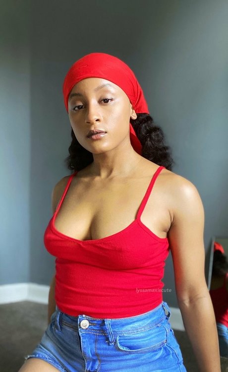 Alyssa Maxwell セックスポルノスター 写真
