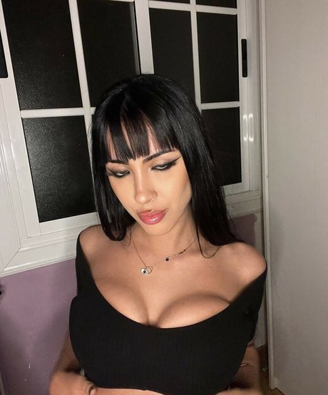 jasminellamas エロティックモデル 画像
