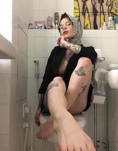 Tory Inve セックスモデル 写真