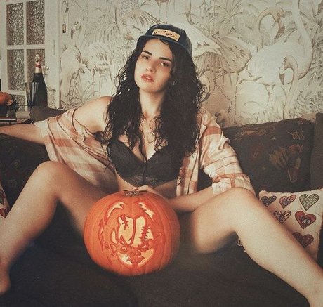 Laura Badler エロティックなスター 写真