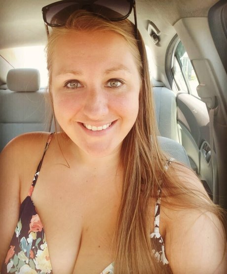 Caityy Cakesss ポルノ女優 画像
