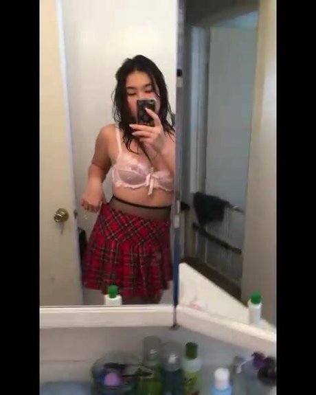 20歳のOnlyFans 美しいヌード 写真