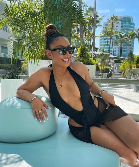 Kimberly Nguyen ヌードモデル 写真
