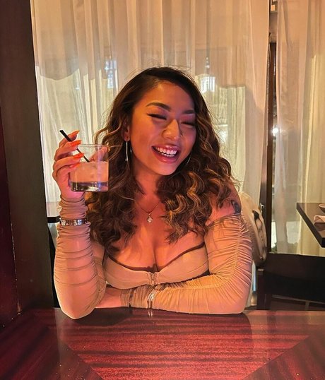 Kimberly Nguyen 高品質スター 写真