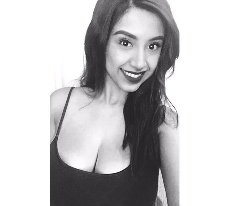 Alexandra Nicole profile image