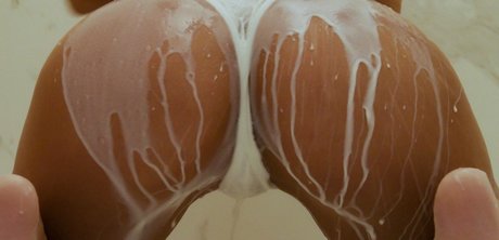 Ellysa Geanina 無料女優 写真