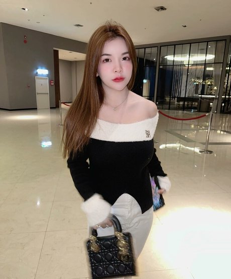 巨乳 顔射 OnlyFans 無料ポルノ 画像