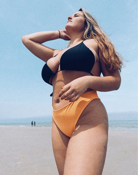 Lorraine De Souza ヌードスター 画像