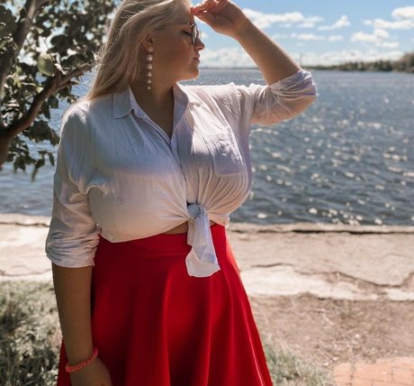 Julia Chegodar ポルノスター 可愛い 写真