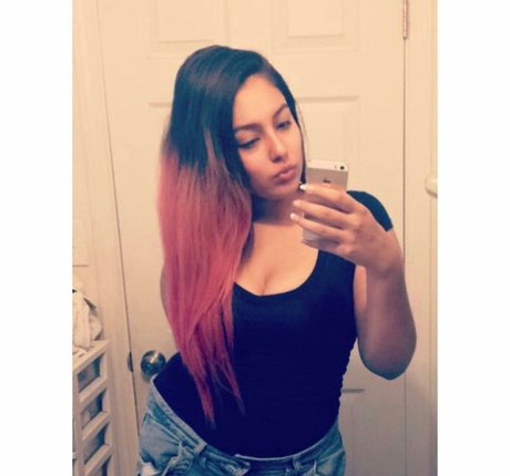Esmeralda Quintero ポルノモデル 写真