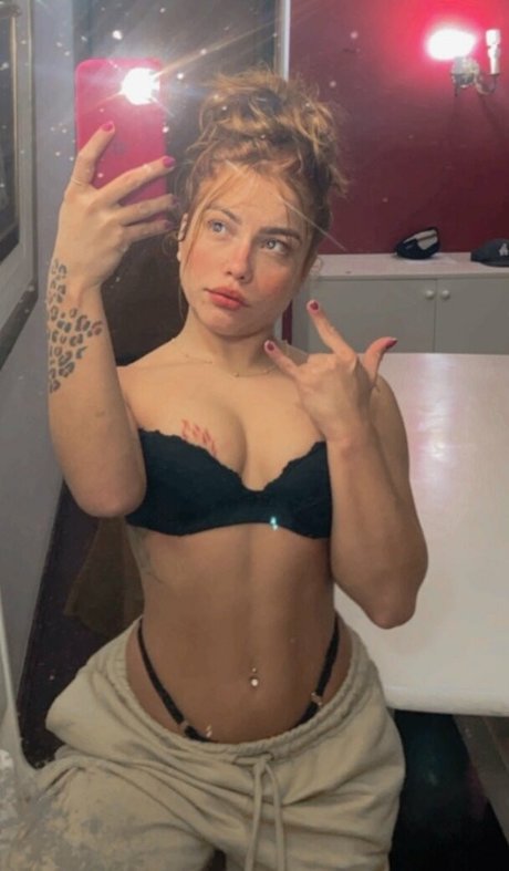 Karoline Felix 完璧な女優 写真