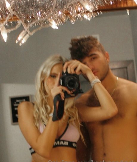 Kaelynandjack エロティックなスター 画像