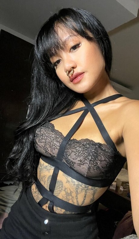 gutslaughter 裸のモデル 写真