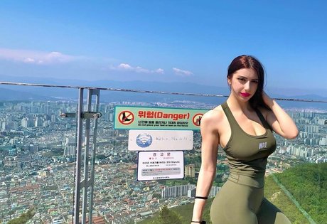 Gym Couple エロティックなスター アーカイブ