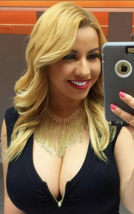 Adriana Noriega 美しい女優 写真