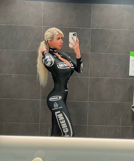 Elena Sottana XXXモデル 写真
