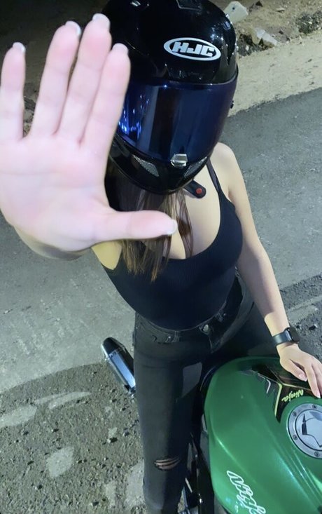 Adi Dan 完璧なモデル 写真