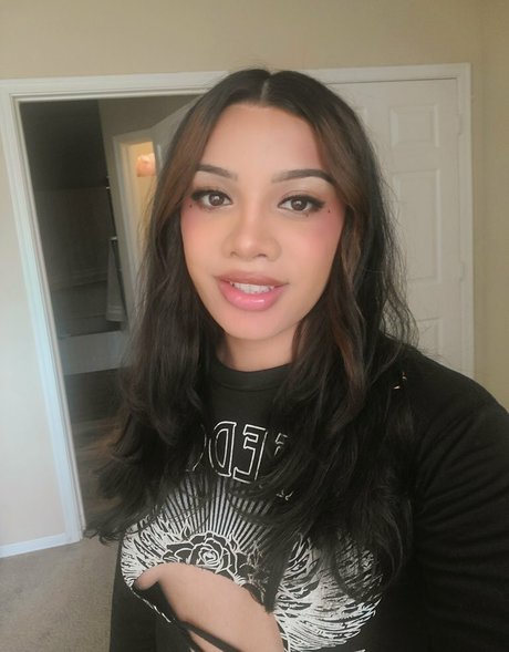 Mina Sin 裸の女優 写真