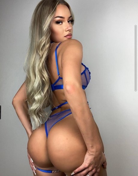小さなお尻のOnlyFans セクシーヌード 写真