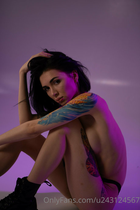 Mika Davis セクシーモデル 写真