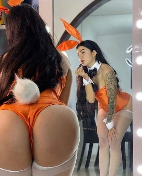 CAMILA GOMEZ 美しいモデル 写真