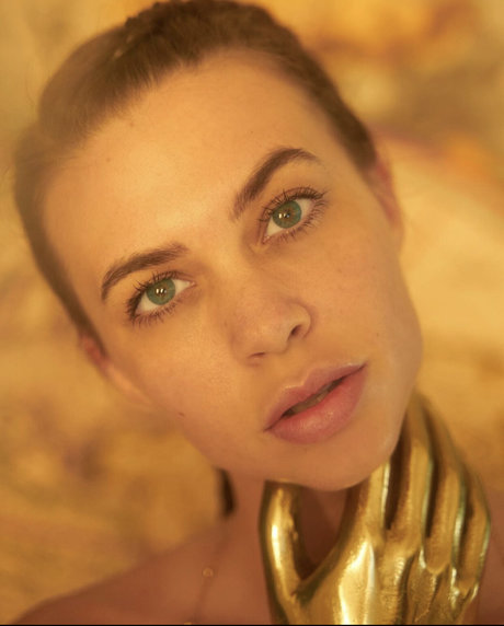 Explore with SARA アダルトスター 写真