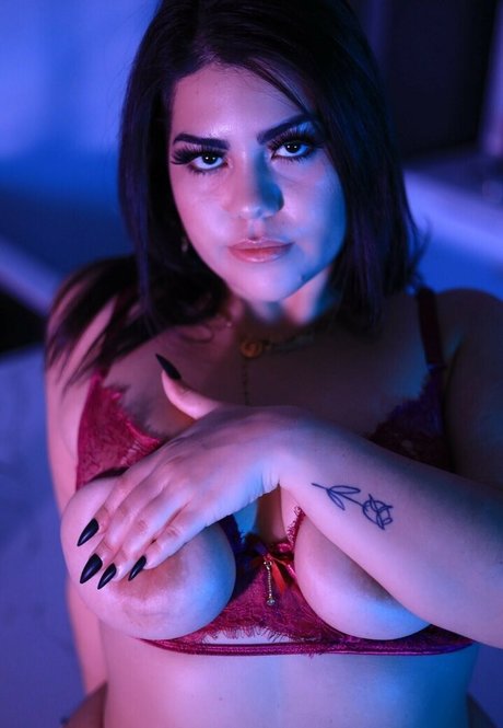 Karen R ポルノスター セクシー 写真