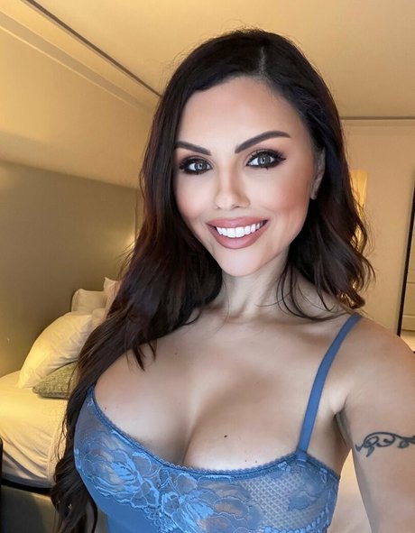 Krystle Lina ポルノスター ホット 写真