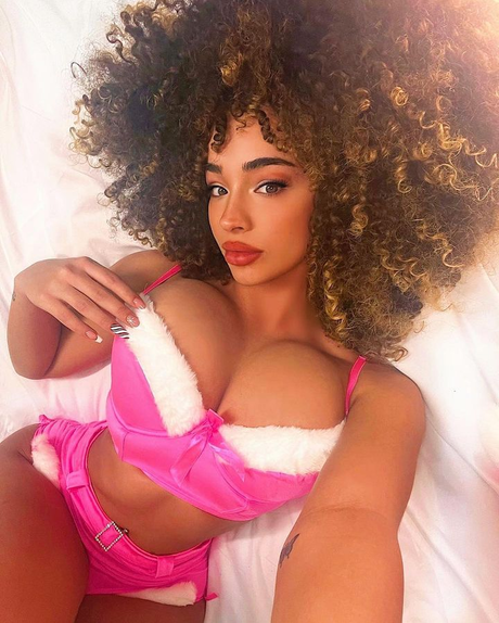Dana Curly ヌードのポルノスター 写真