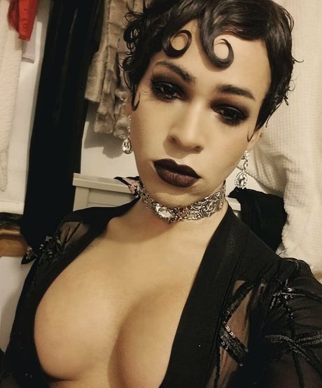 Persephiroth セックス女優 写真