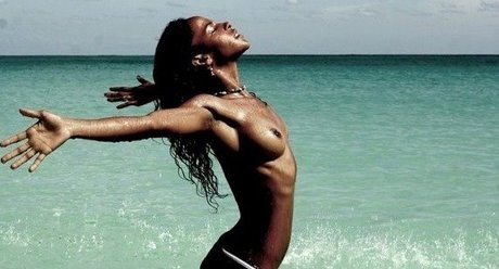 Megalyn Echikunwoke ポルノモデル 写真