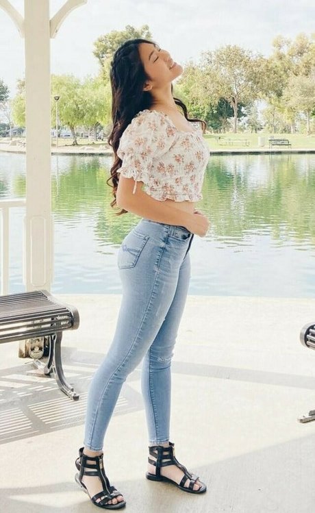 Alexiston アダルト女優 画像