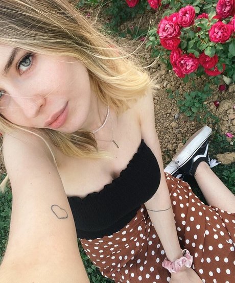 Ninaloudlemon アダルトスター 写真