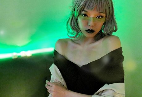 Colourmoichic アダルト女優 写真