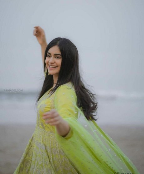 Adah Sharma xxx女優 写真