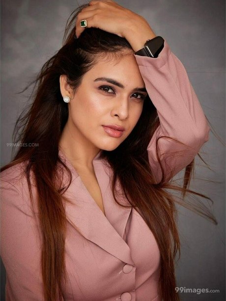 Neha Malik ホットなモデル 写真