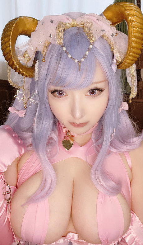 saku93 エロティックなスター 写真