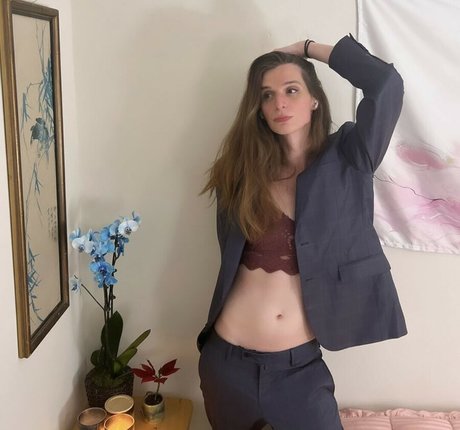 ALesserDeity 完璧な女優 写真