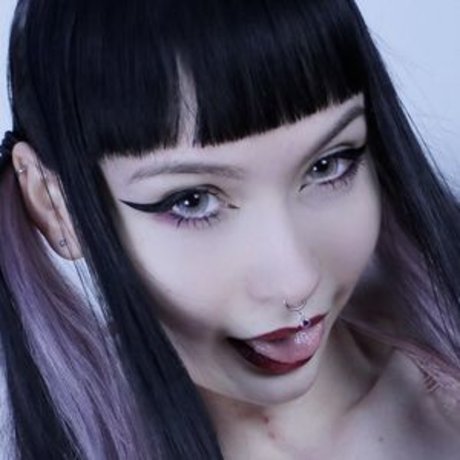 Messy エロティックなポルノスター 写真