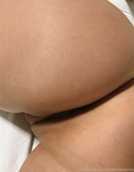 Yasmin Braga ヌードモデル 写真