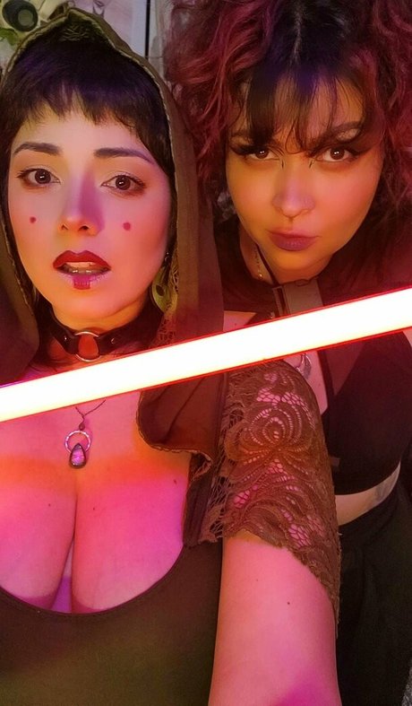 GlitchBun セクシーモデル 写真