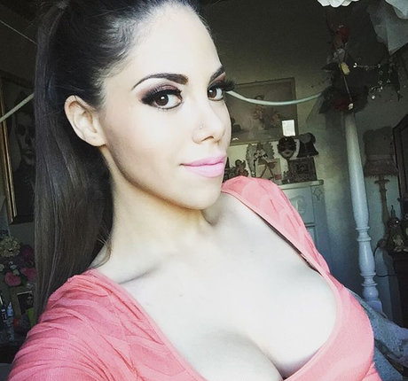 Claudia Guajardo スター 裸 写真