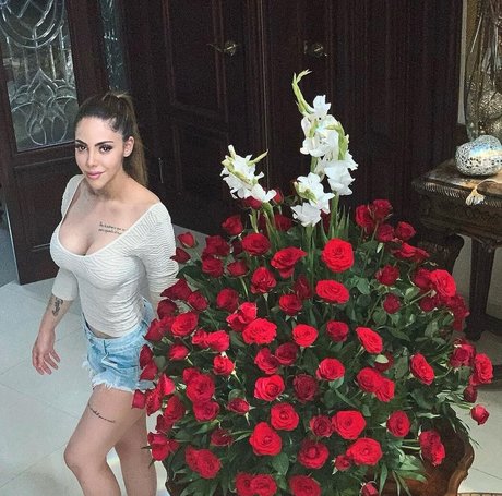 Claudia Guajardo ホットスター 画像