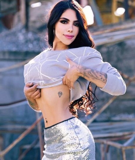 Claudia Guajardo エロティックなスター 写真
