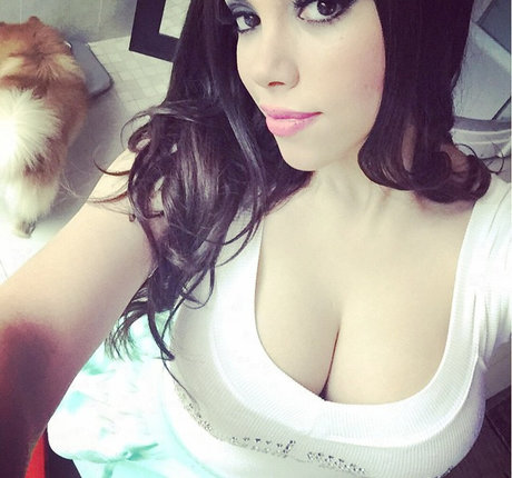 Claudia Guajardo ポルノスター セクシー 写真